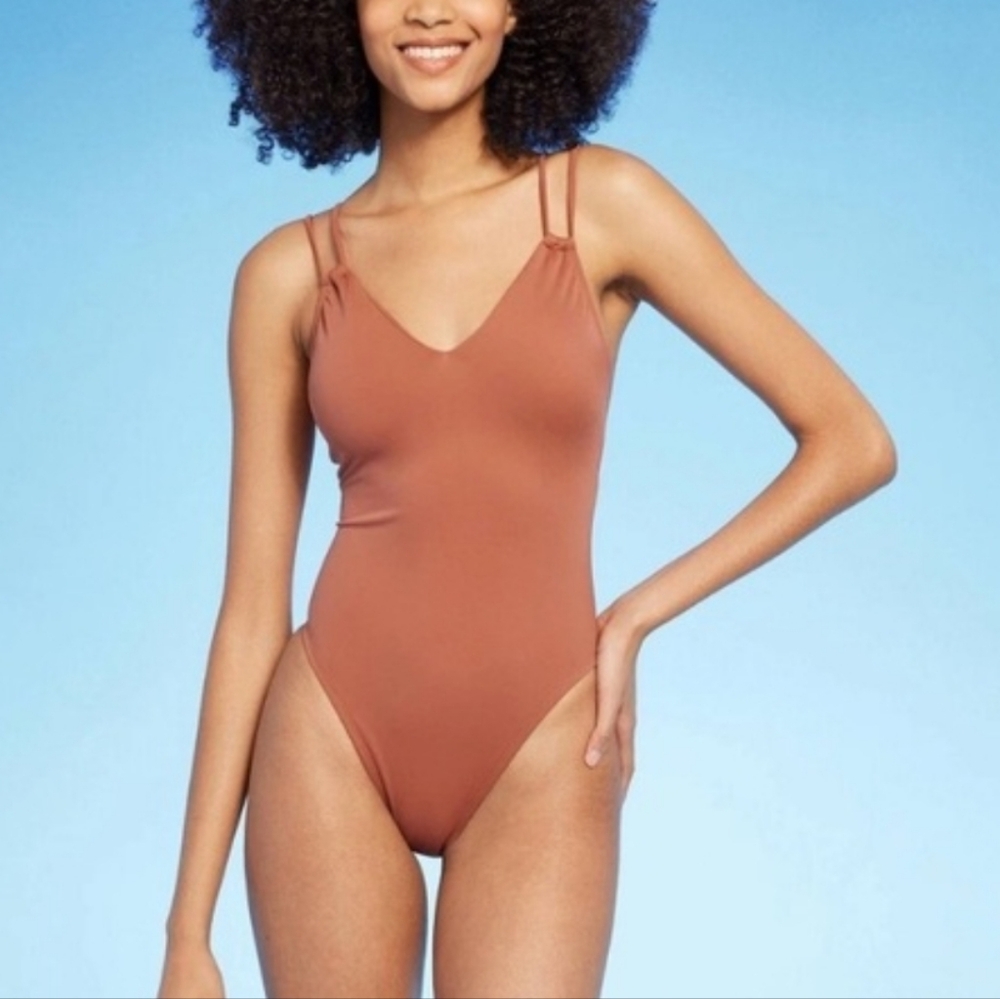 LIKE NEW Shade & Shore Rust Brown Tunneled Plunge One-Piece Swimsuit Size Small